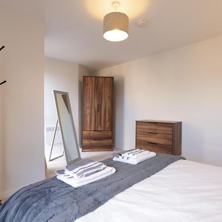 Southbank Leeds Apartment. New! With Free Parking Exterior foto