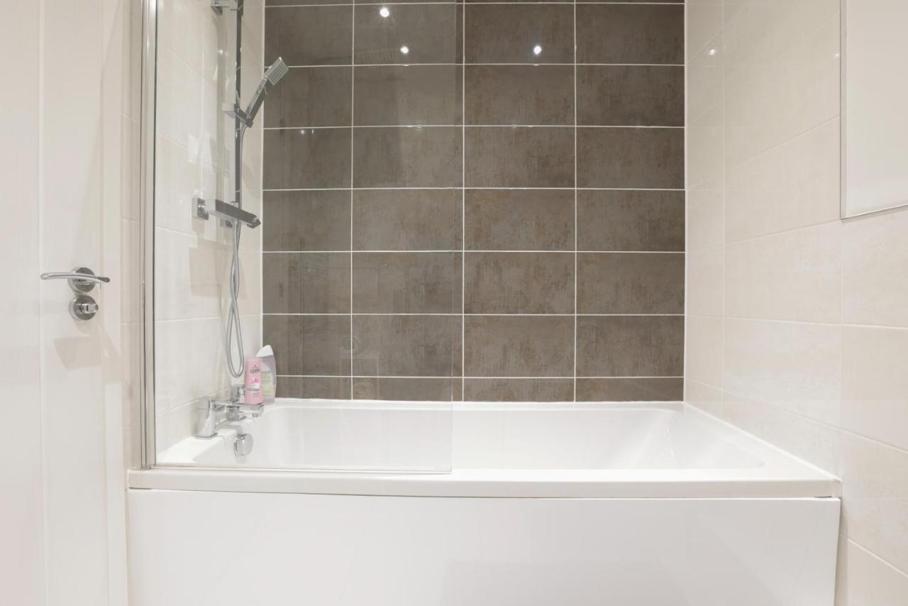 Southbank Leeds Apartment. New! With Free Parking Exterior foto